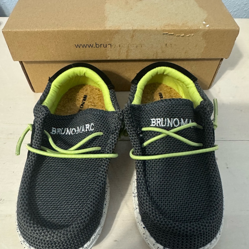 Bruno Marc Boys Slip-On Mesh Loafers Gray Lime Green Lightweight Shoes Size9 NWT - Picture 2 of 6